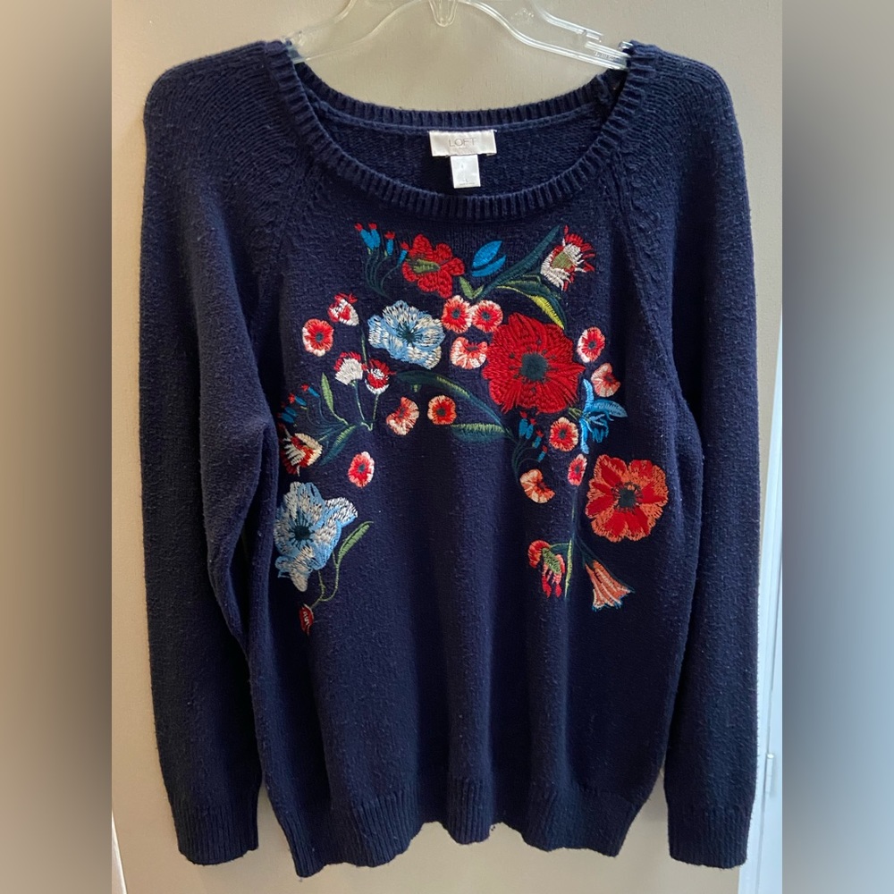 🍀2/$20 LOFT sweater embroidered